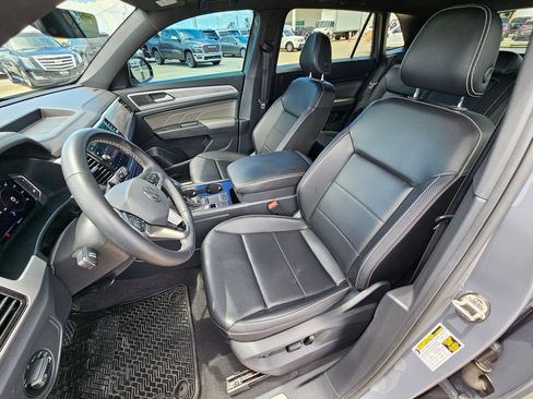 Used 2022 Volkswagen Atlas Cross Sport SE FWD image 17
