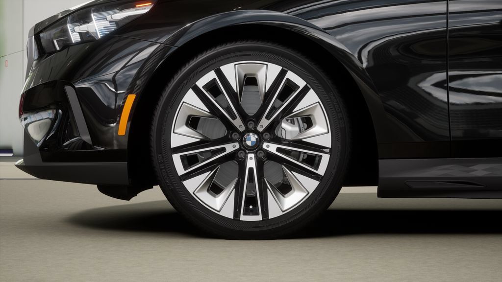 Used 2026 BMW i5 eDrive40 w/ Premium Package RWD image 31