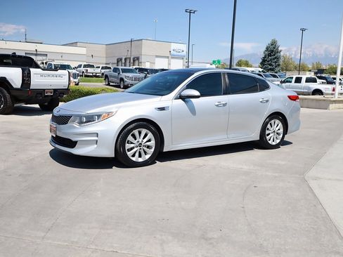 Used 2016 Kia Optima EX w/ Premium Package image 2