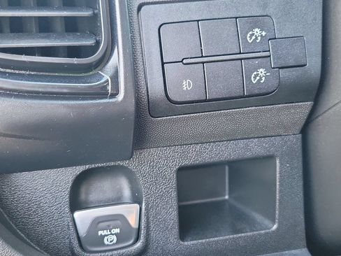 Used 2025 RAM ProMaster 2500 w/ Convenience Group FWD image 17