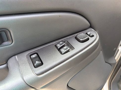 Used 2005 Chevrolet Silverado 1500 LS w/ Light Duty Power Package AWD/4WD image 11