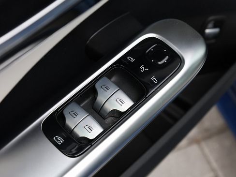 Used 2023 Mercedes-Benz C 300 Sedan image 12