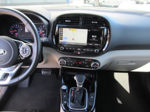 Used 2020 Kia Soul EX image 21