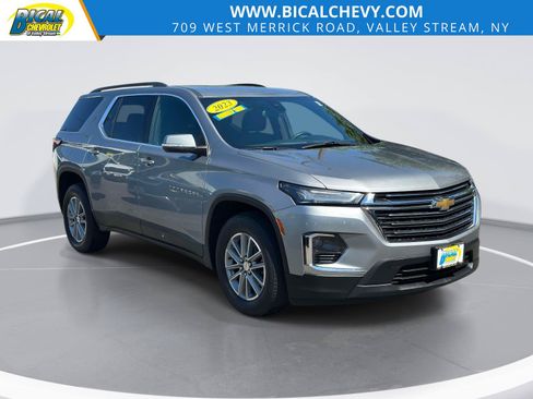 Used 2023 Chevrolet Traverse LT AWD/4WD image 1