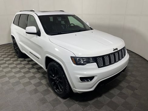 Used 2018 Jeep Grand Cherokee Laredo AWD/4WD image 1