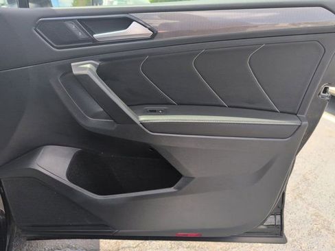 Used 2024 Volkswagen Tiguan SE image 35