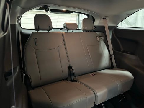 Used 2025 Toyota Sienna XLE image 61