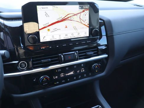 Used 2024 Nissan Pathfinder SL FWD image 7
