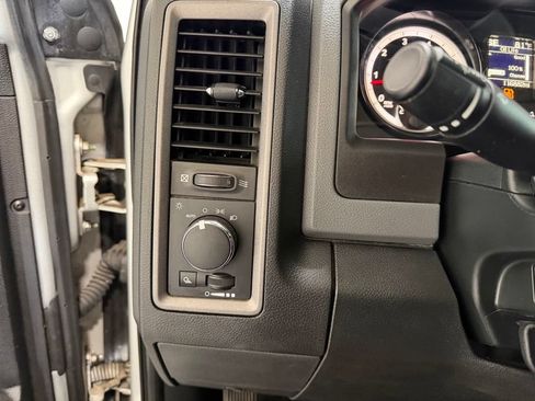 Used 2018 RAM 2500 Tradesman w/ Chrome Appearance Group AWD/4WD image 4