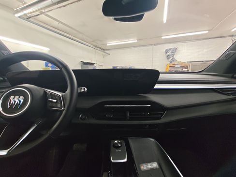 Used 2025 Buick Enclave Preferred image 13