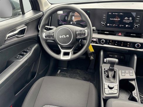 New 2025 Kia Sportage LX image 14