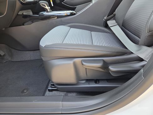 New 2026 Chevrolet Trax LT image 18