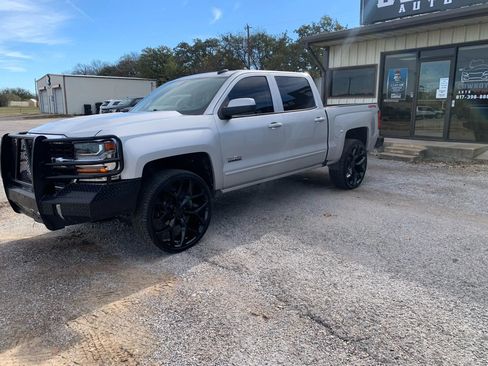 Used 2018 Chevrolet Silverado 1500 LT w/ Texas Edition image 3