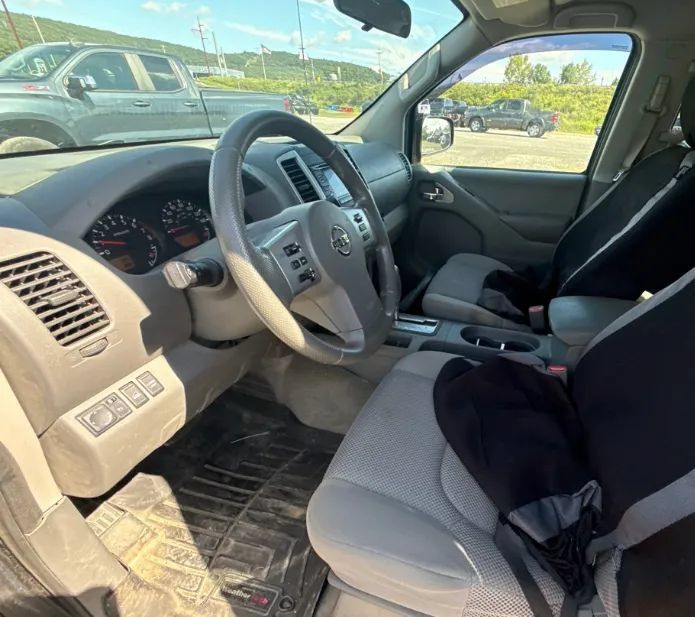 Used 2017 Nissan Frontier SV AWD/4WD image 3