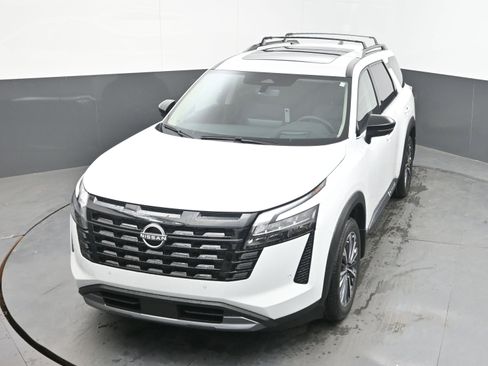 New 2026 Nissan Pathfinder Platinum FWD image 34