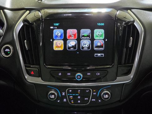 Used 2018 Chevrolet Traverse LT FWD image 19