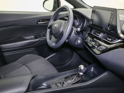 Used 2019 Toyota C-HR LE image 18