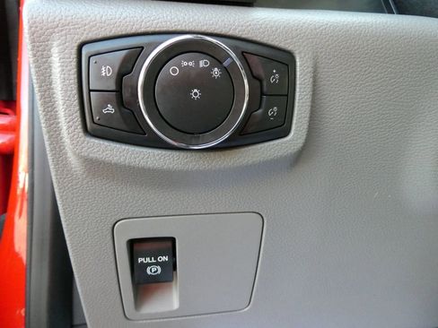 Used 2015 Ford F150 XLT image 24