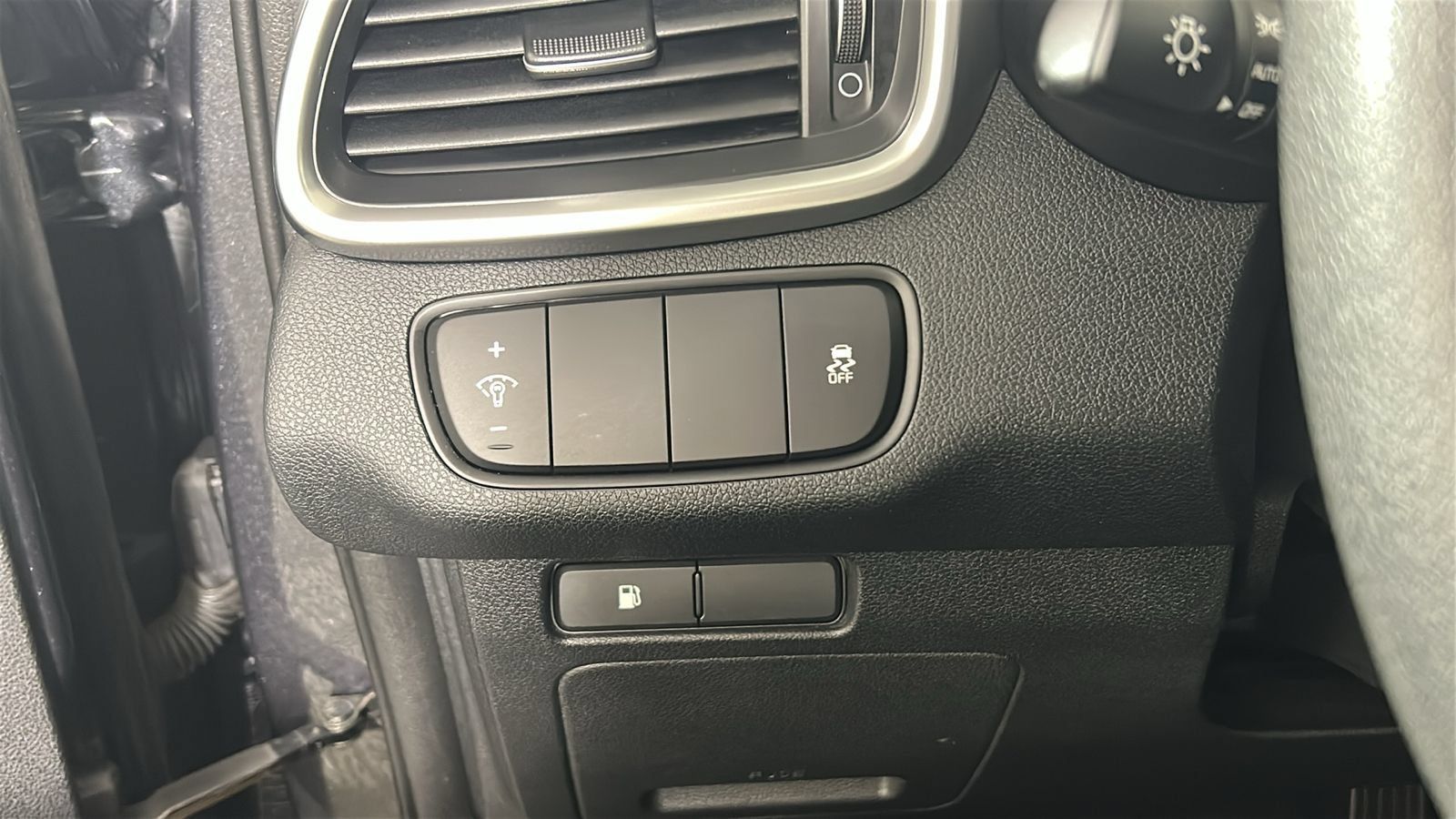Used 2020 Kia Sorento AWD V6 image 24