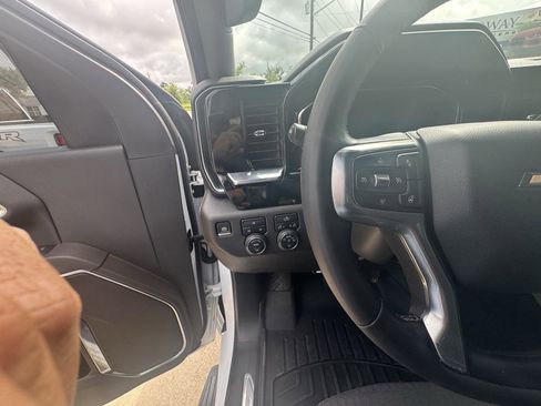 Used 2024 Chevrolet Silverado 3500 LT w/ Convenience Package AWD/4WD image 17