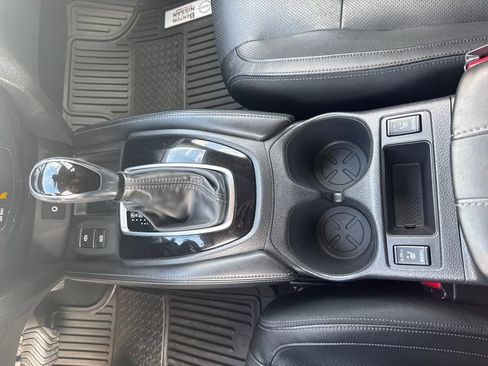 Used 2019 Nissan Rogue SL w/ Premium Package image 22