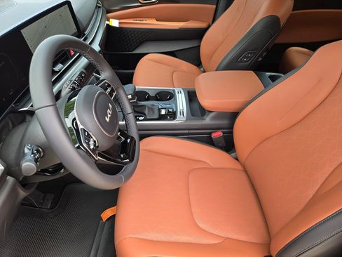 New 2026 Kia Carnival SX FWD image 10