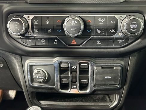 Used 2021 Jeep Gladiator Willys image 19