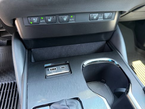 Used 2024 Lexus ES 250 w/ Premium Package AWD/4WD image 22