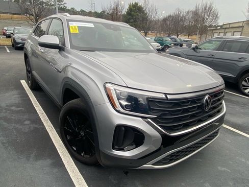 Used 2025 Volkswagen Atlas Cross Sport SE w/ Black Wheel Package image 8