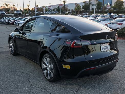 Used 2022 Tesla Model Y Long Range image 6