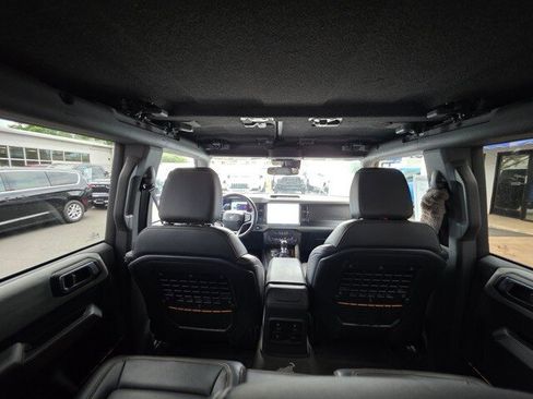 Used 2022 Ford Bronco Badlands image 11