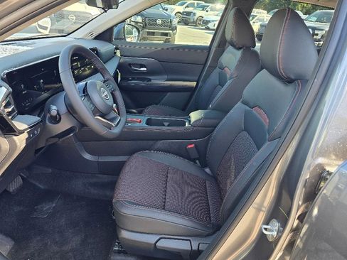 New 2025 Nissan Kicks SR image 12