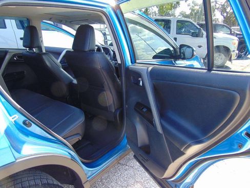 Used 2018 Toyota RAV4 Limited FWD image 25