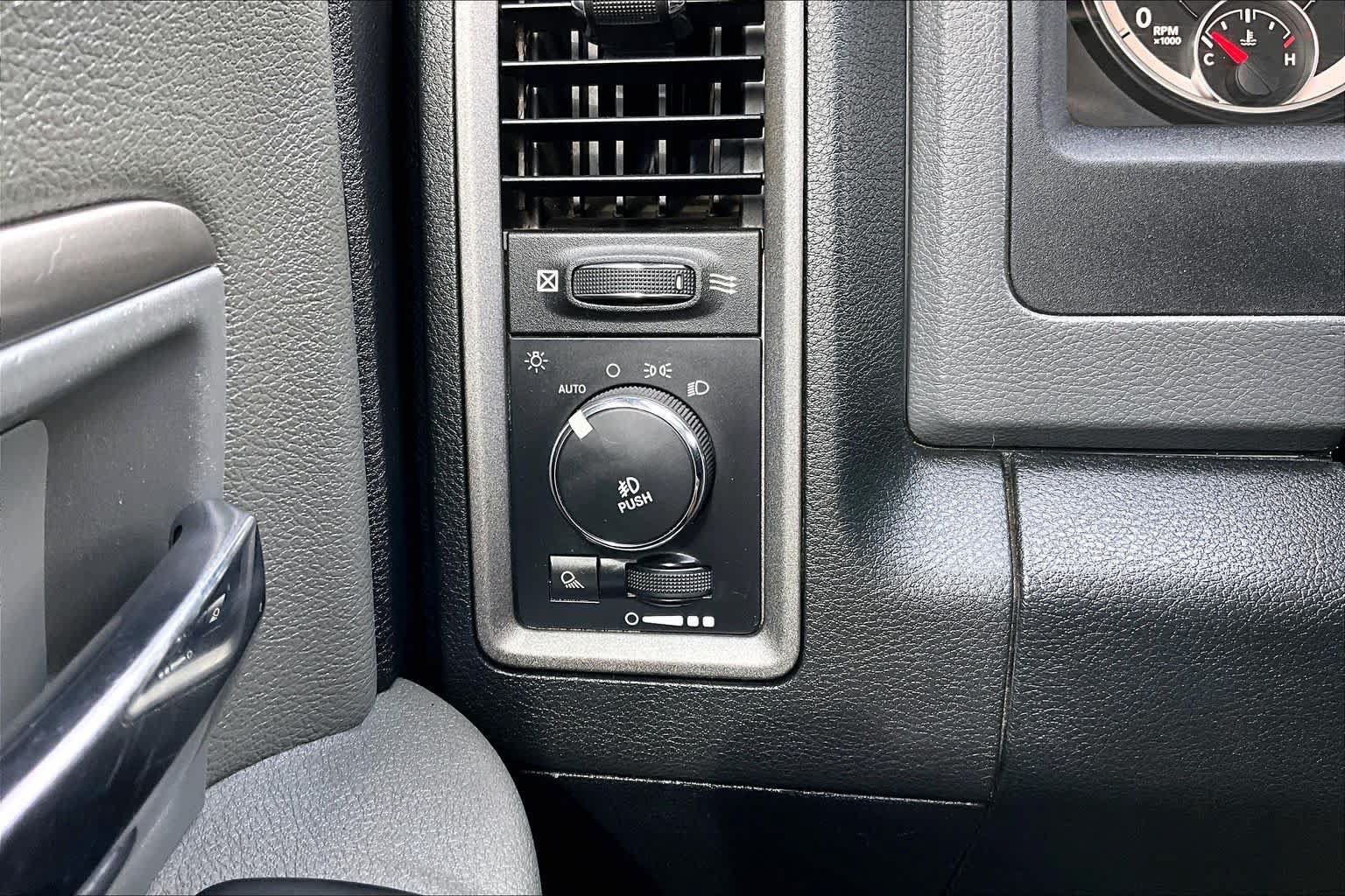 Used 2016 RAM 1500 Express RWD image 30