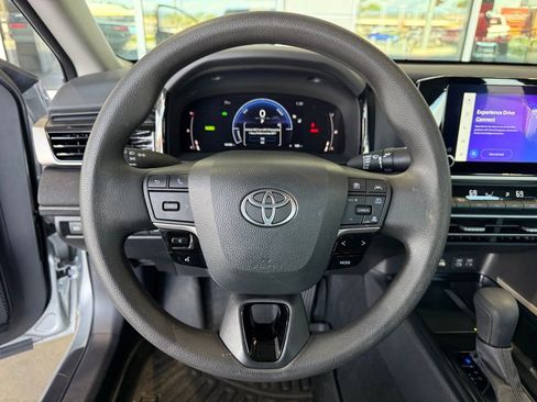 Used 2025 Toyota Camry LE image 21
