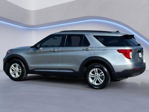 Used 2023 Ford Explorer XLT w/ Equipment Group 202A image 4