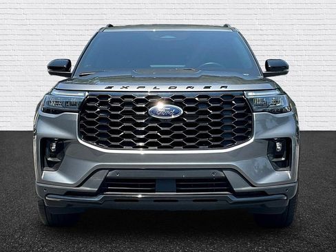 Used 2025 Ford Explorer ST-Line w/ ST-Line Street Pack AWD/4WD image 2