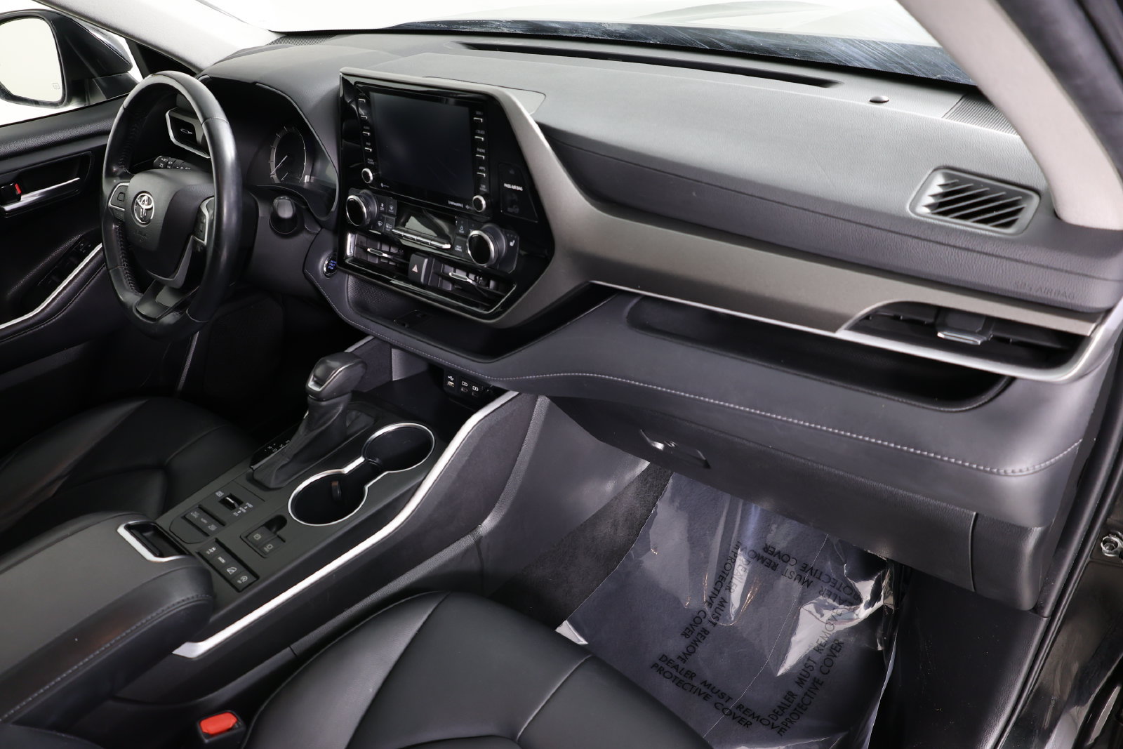 Used 2022 Toyota Highlander XLE AWD/4WD image 39