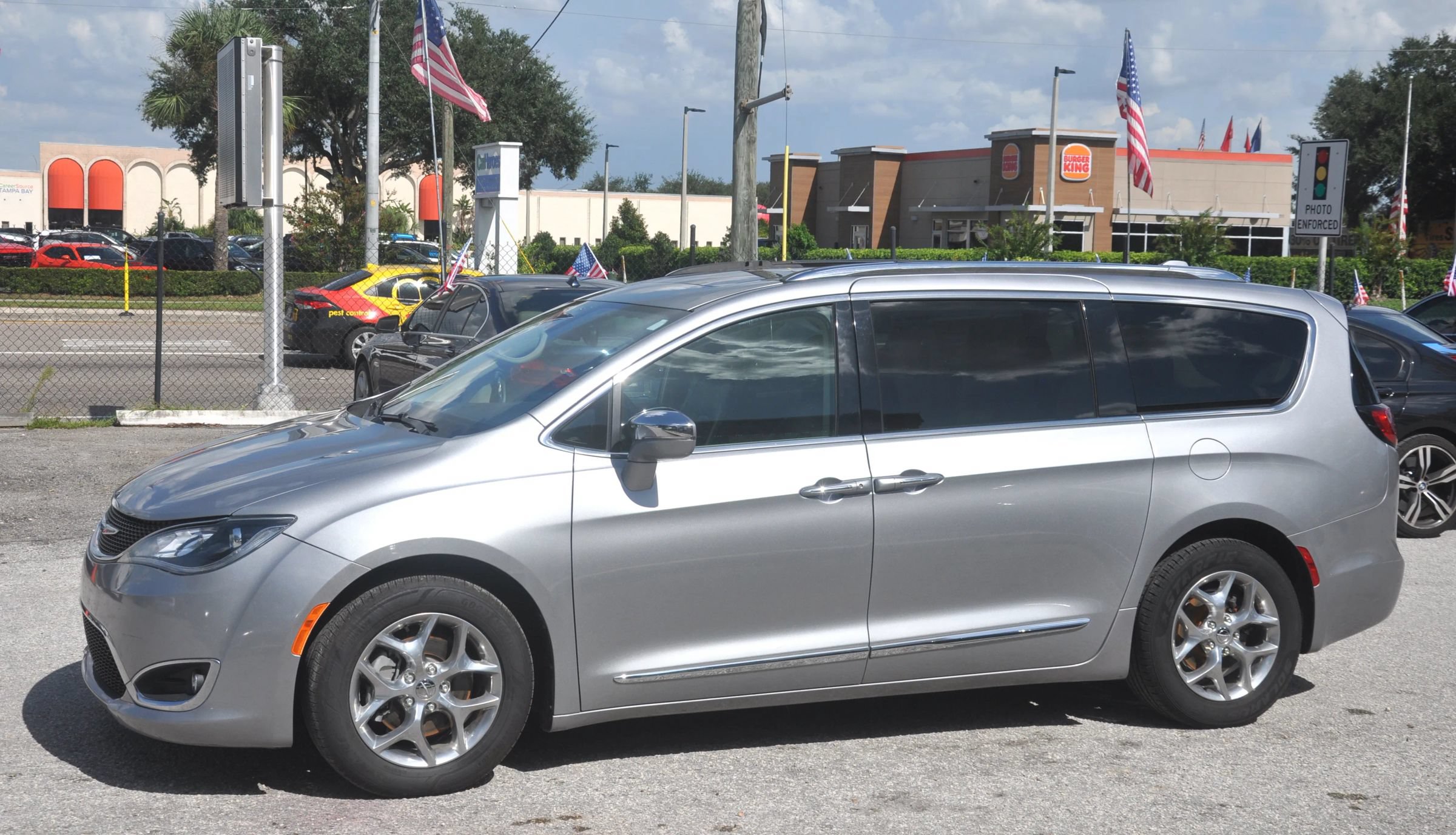 Used 2018 Chrysler Pacifica Limited FWD image 18