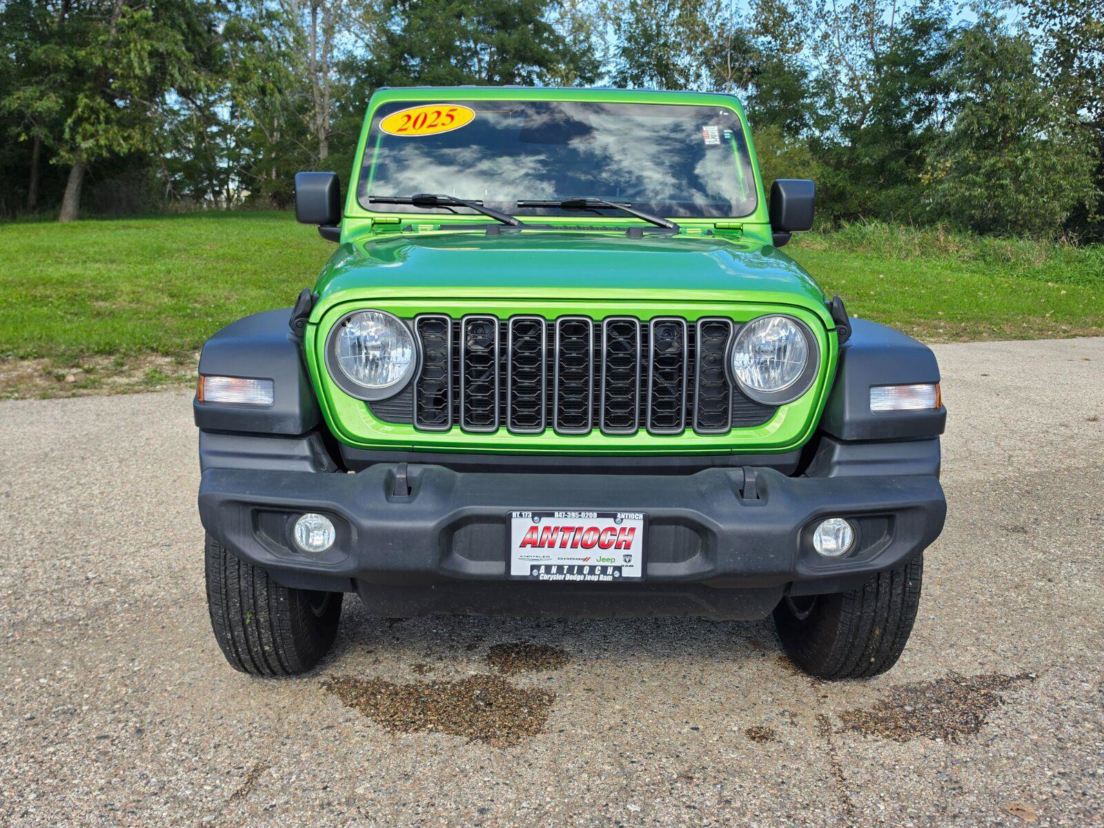 Used 2025 Jeep Wrangler Unlimited Sport AWD/4WD image 2