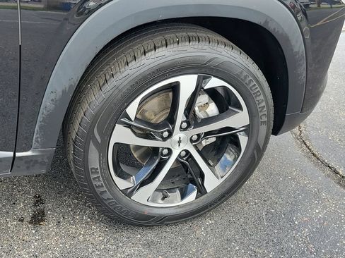 Used 2024 Chevrolet Trax RS w/ Sunroof Package FWD image 6