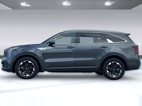 Used 2024 Kia Sorento S image 6