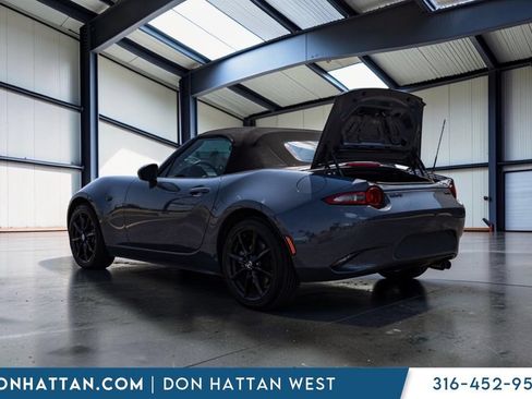 Used 2021 MAZDA MX-5 Miata Club RWD image 21