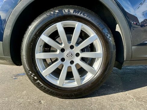 Used 2022 Porsche Cayenne Platinum Edition image 22