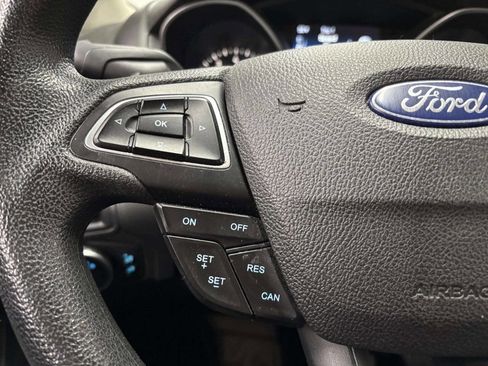 Used 2018 Ford Focus SE w/ SE Appearance Package image 30
