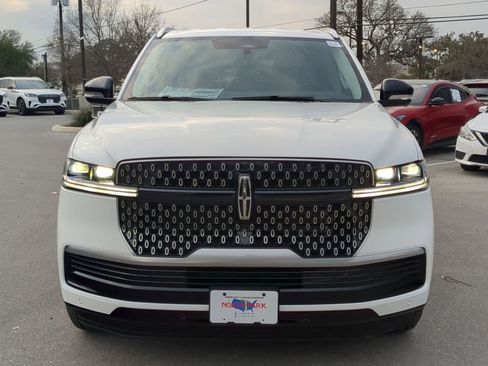New 2026 Lincoln Navigator L Premier image 8