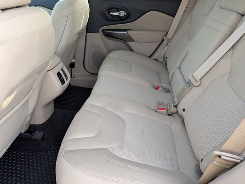 Certified 2019 Jeep Cherokee Latitude w/ Cold Weather Group image 14