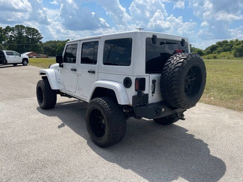 Used 2017 Jeep Wrangler Unlimited Sahara w/ Max Tow Package AWD/4WD image 3