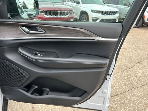 New 2025 Jeep Grand Cherokee L Limited w/ Trailer Tow Package image 22