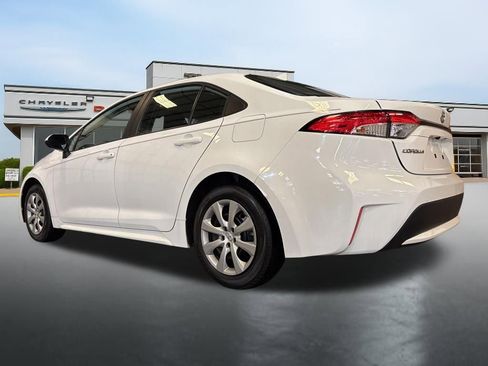 Used 2022 Toyota Corolla LE image 11